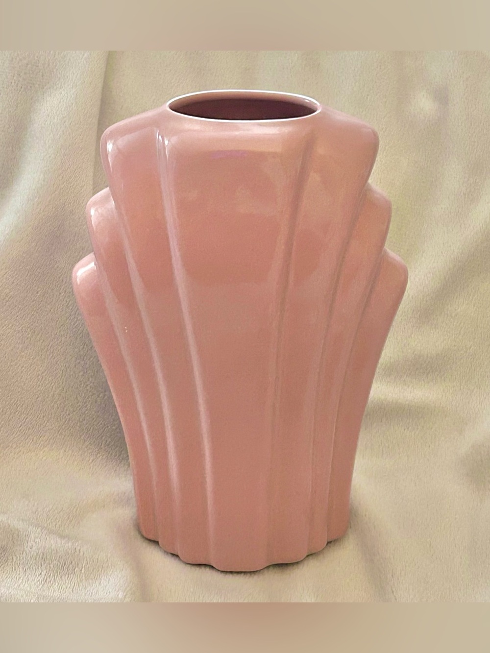 Vintage 80’s or 90’s fan shaped ceramic vase dusty rose Art Deco decor accents